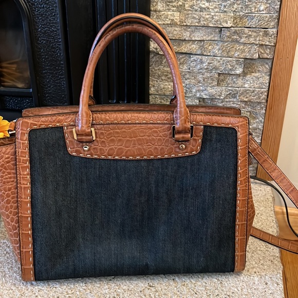 Michael Kors Denim and Crocodile Stamped Leather Bag with Crossbody Strap. 🐊 - Picture 3 of 15